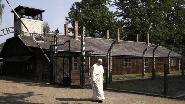 Đức Phanxicô thinh lặng trước các nạn nhân Auschwitz