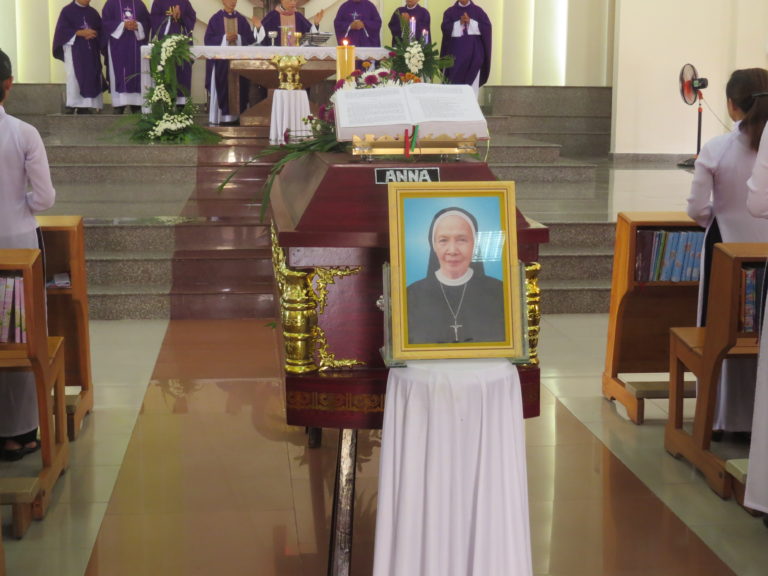 CÂY SÁO CỦA DÒNG MẾN THÁNH GIÁ CÁI MƠN ĐÃ THẢ HỒN MÌNH VÀO LÒNG CHÚA XÓT THƯƠNG