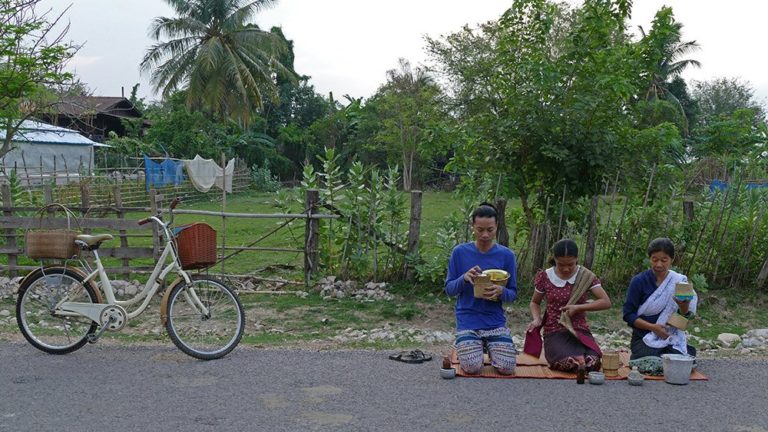 Hình ảnh đẹp mỗi sáng trên khắp đất nước Lào