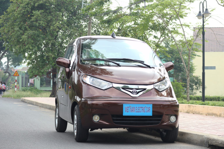 Người thợ chưa học hết lớp 9 chế tạo ôtô ‘Made in Vietnam’