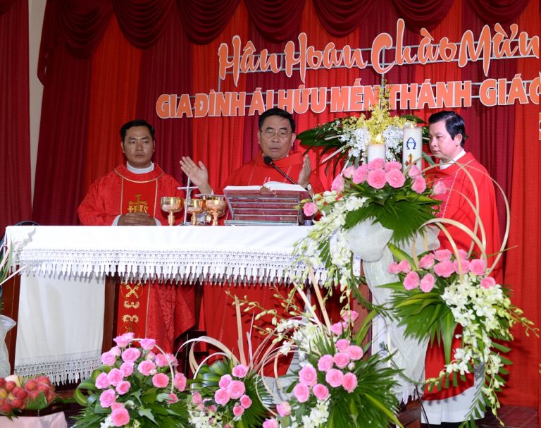 DÒNG MẾN THÁNH GIÁ CÁI NHUM : HỌP MẶT GIA ĐÌNH ÁI