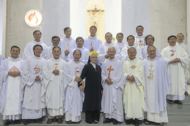 HẠNH PHÚC ĐƠN SƠ VÀ BÌNH DỊ CỦA NỮ TU MỪNG KIM KHÁNH KHẤN DÒNG