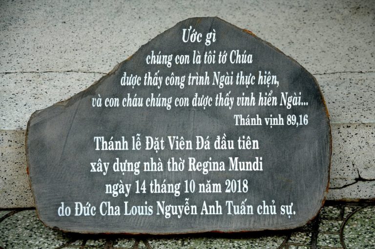 LỄ ĐẶT VIÊN ĐÁ ĐẦU TIÊN XÂY DỰNG NHÀ THỜ DÒNG ĐỨC BÀ REGINA MUNDI