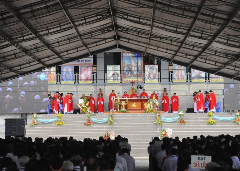 Giáo Phận Cần Thơ : Thánh Lễ bế mạc năm Thánh các Thánh Tử Đạo Việt Nam
