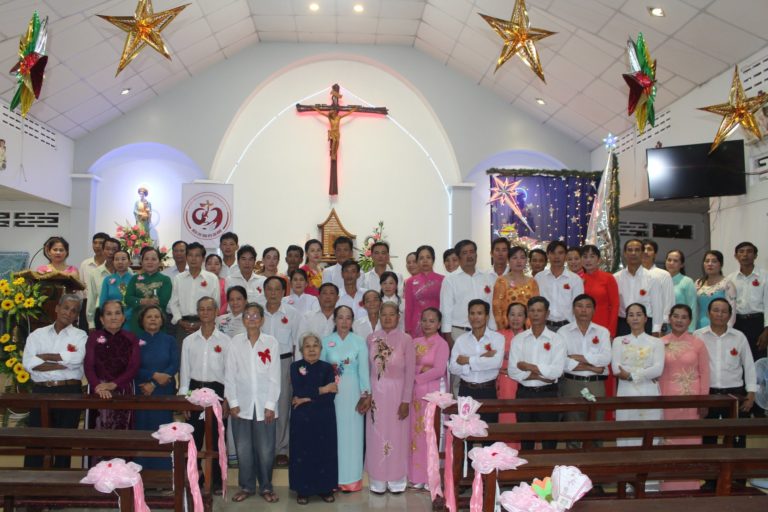 Họ đạo Giồng Dầu : Mừng kỷ niệm các đôi Hôn Phối