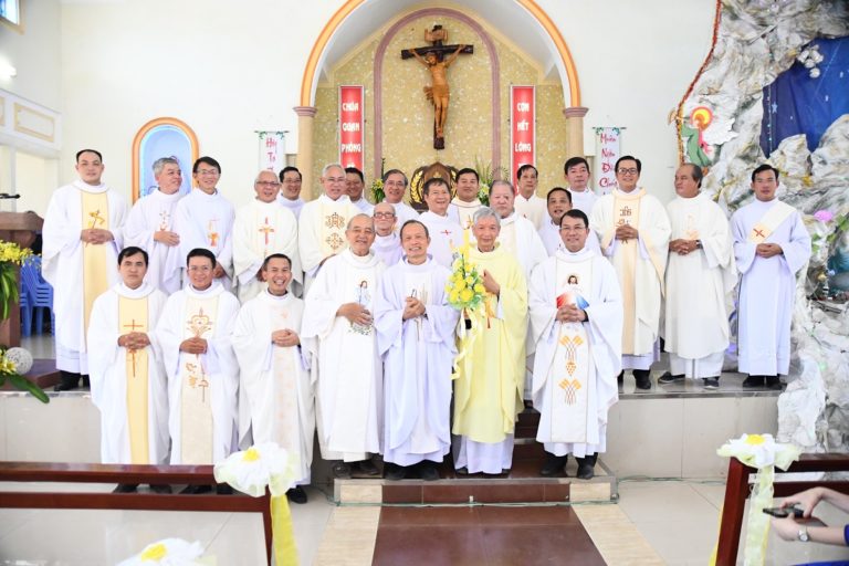 HỌ ĐẠO CẦU ĐÁ : MỪNG KIM KHÁNH LINH MỤC CỦA CHA SỞ GIÊRÔNIMO ĐẶNG CAO BẰNG