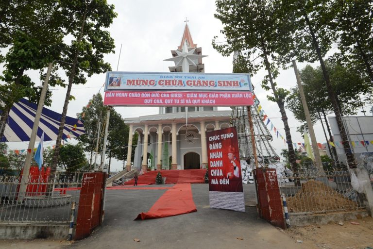 THÁI AN VÀ VÒNG TAY YÊU THƯƠNG : “MỖI NGƯỜI PHẢI MANG TRONG MÌNH CỤC THAN HỒNG LÒNG THƯƠNG XÓT CỦA CHÚA”
