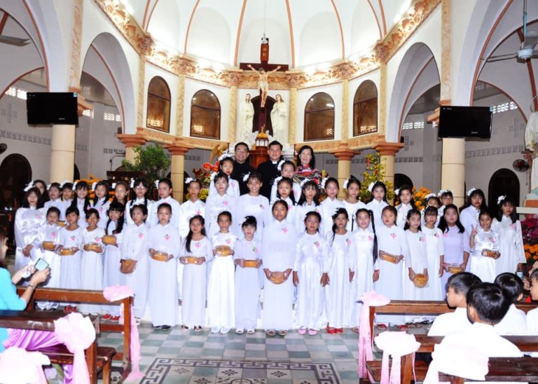 Họ đạo Cái Nhum : Thánh Lễ cầu bình an cho năm mới – Lần đầu rước Chúa