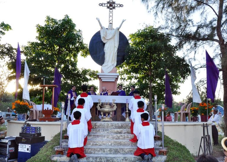 Họ đạo Cái Nhum : Thánh Lễ cầu cho ông bà tổ tiên mùng 2 Tết