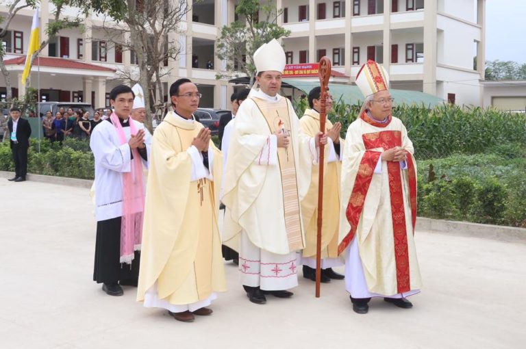 THÁNH LỄ MỪNG TÂN GIÁO PHẬN HÀ TĨNH : ĐỨC TIN SẼ TỎA SÁNG – HÒA BÌNH CÔNG LÝ SỰ THẬT SẼ NỞ SẮC KHOE HƯƠNG