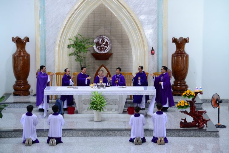 GIA TRƯỞNG GIÁO HẠT BIÊN HÒA MỪNG BỔN MẠNG