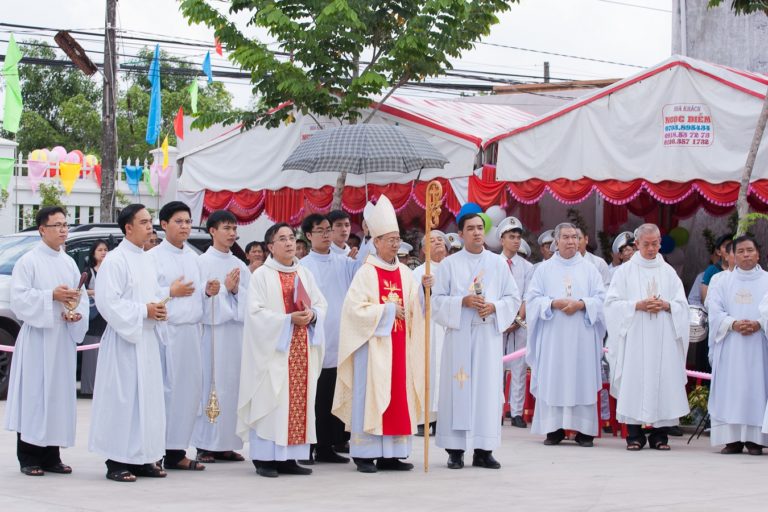 GIÁO PHẬN VĨNH LONG : KHÁNH THÀNH NHÀ THỜ NHA MÂN