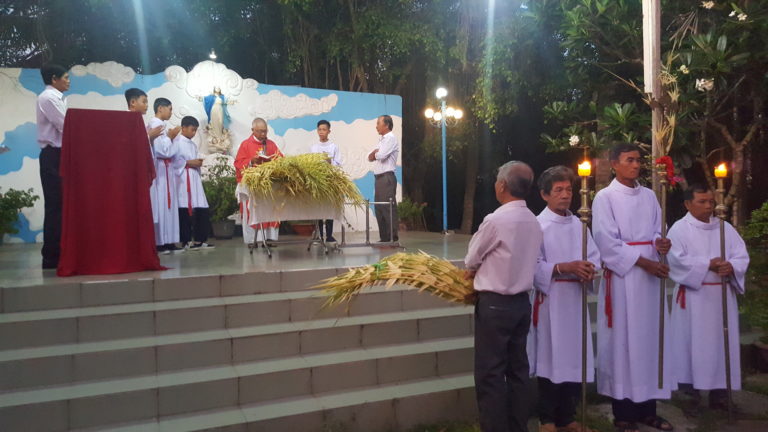 Họ đạo Giồng Trôm : Bước vào Tuần Thánh