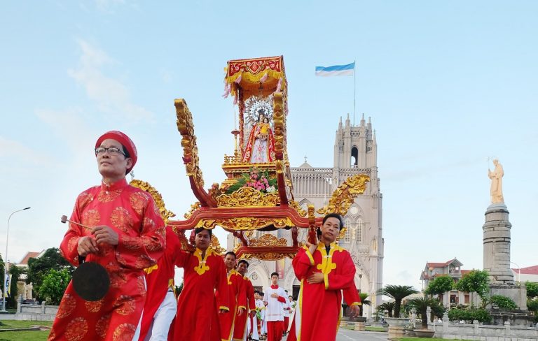 Tâm tình tháng hoa kính Đức Mẹ Maria