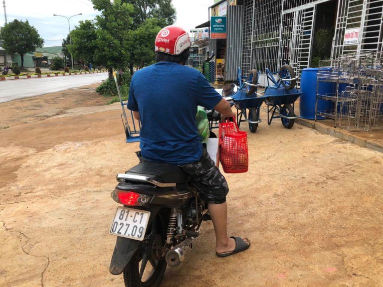 BẦN TĂNG ĐI CHỢ