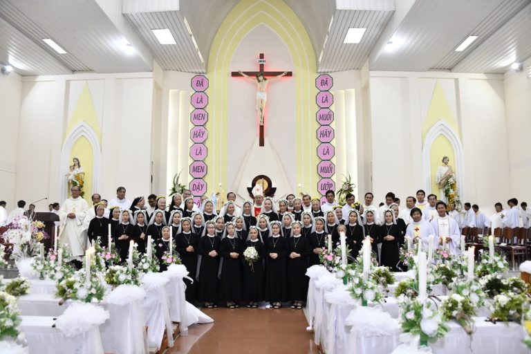 Dòng Mến Thánh Giá Cái Mơn : Hồng ân Thánh Hiến