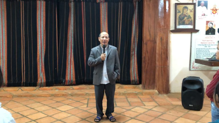 LÀNG CHUET VÀO KHÓA HUẤN LUYỆN HÈ