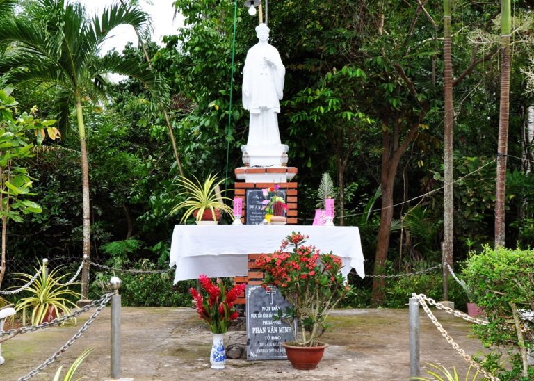 THIẾU NHI CÁI NHUM VÀ LÒNG SÙNG KÍNH THÁNH PHILIPPHÊ MINH