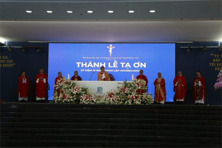 VSTARSHOOL : 10 NĂM HỒNG ÂN