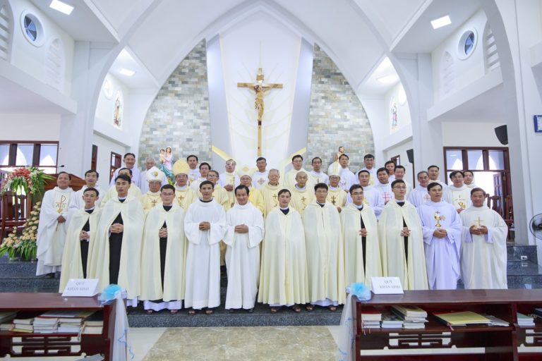 ĐAN VIỆN XITÔ THÁNH MẪU PHƯỚC VĨNH : THÁNH LỄ TẠ ƠN VÀ TUYÊN KHẤN