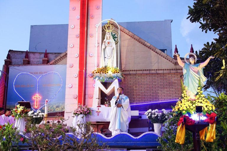 GIÁO XỨ HOÀNG MAI : MỪNG LỄ MẸ VỀ TRỜI VÀ NHƯ MỘT LỜI CHIA TAY