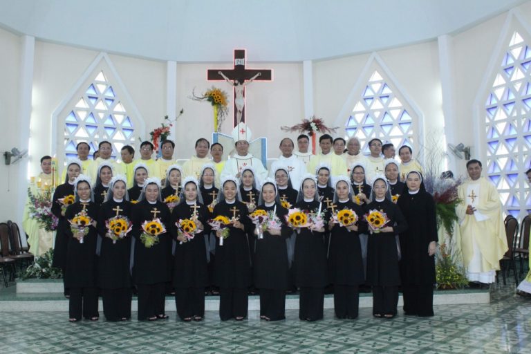 DÒNG MẾN THÁNH GIÁ THỦ THIÊM : THÁNH LỄ VĨNH KHẤN