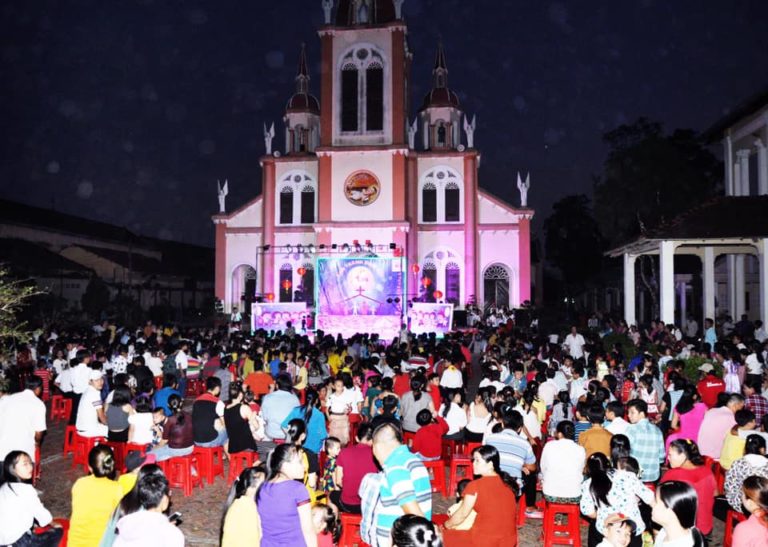 Họ đạo Cái Nhum : Ánh trăng sum vầy