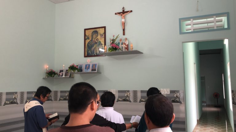 CÂU CHUYỆN LÀM PHÉP NHÀ VÀ VĂN HÓA CỦA NGƯỜI JRAI