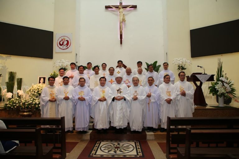 GIÁO XỨ HÒA HƯNG : KỶ NIỆM 2 TRONG 1