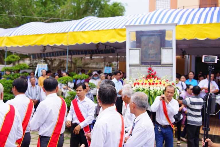 TTHH ĐỨC MẸ LA MÃ BẾN TRE : KHAI MẠC NĂM THÁNH KỶ NIỆM 70 NĂM ĐỨC MẸ LỘ HÌNH