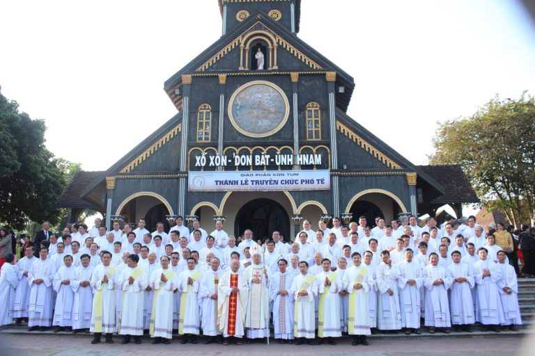 GIÁO PHẬN KONTUM : MỪNG 6 TRONG 1