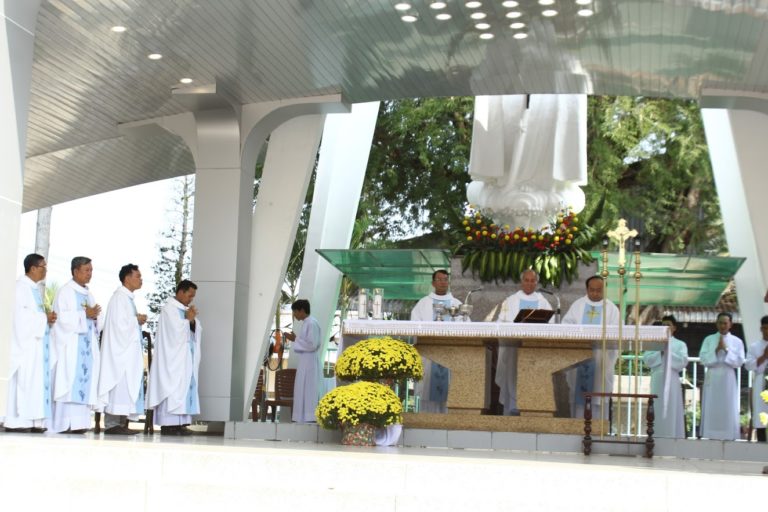 TTHH FATIMA VĨNH LONG : HÀNH HƯƠNG KÍNH MẸ 13 THÁNG 1