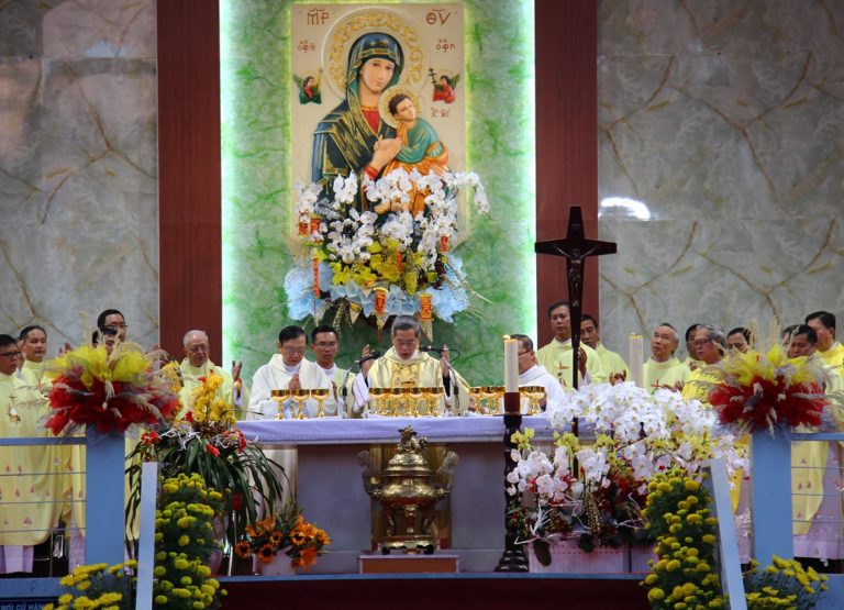 DÒNG CHÚA CỨU THẾ HÀNH HƯƠNG MINH NIÊN : XIN CHO CON BIẾT Ý CHÚA VÀ LÀM THEO Ý CHÚA