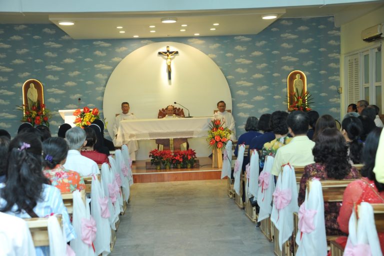 HỒNG PHÚC 65 NĂM KHẤN DÒNG