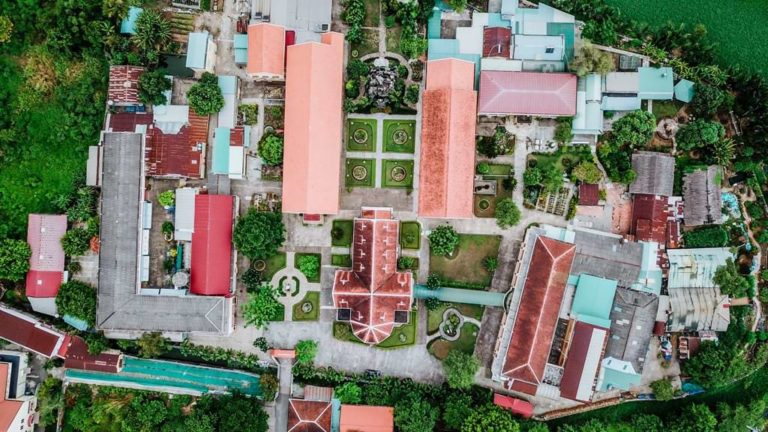 Dòng Mến Thánh giá, Nhà thờ Thủ Thiêm: Những công trình tôn giáo 180 tuổi nhìn từ trên cao.