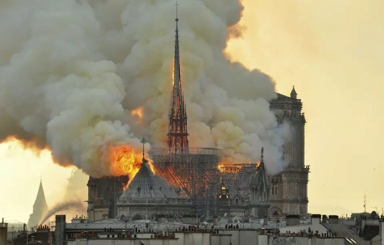 Một năm vụ cháy nhà thờ Đức Bà Paris