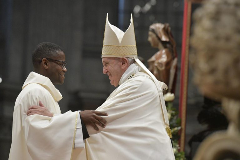 Các linh mục khắp thế giới dâng lễ mùa dịch