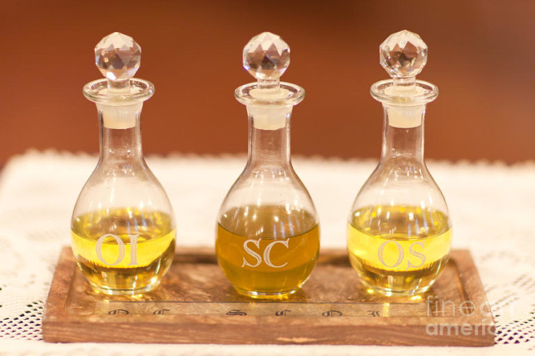 Dầu thánh là gì?