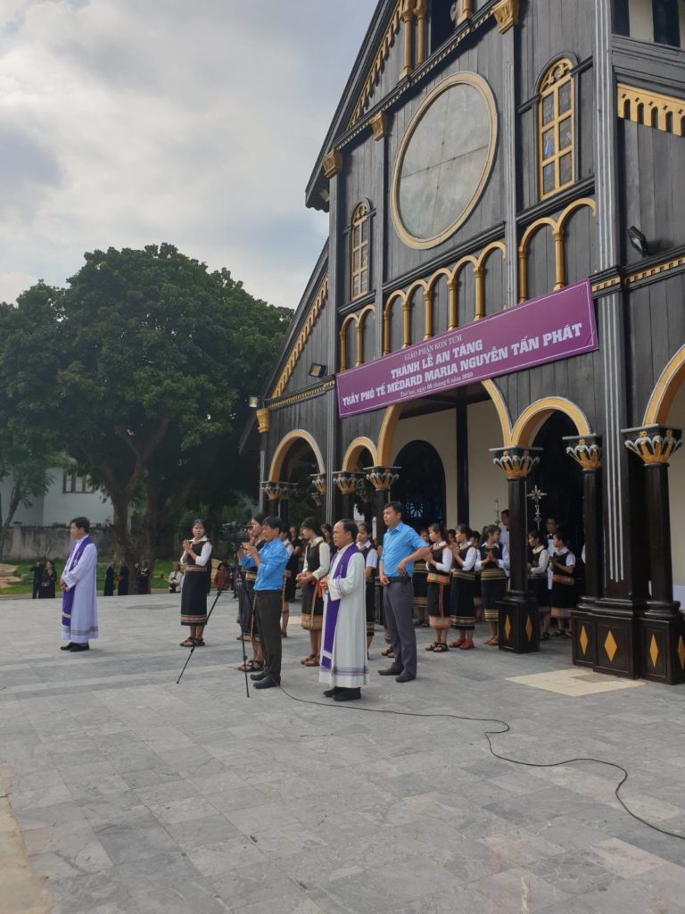 GIÁO PHẬN KONTUM : THÁNH LỄ AN TÁNG THẦY MEDARD MARIA NGUYỄN TẤN PHÁT