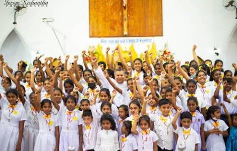 rẻ em Sri Lanka gây quỹ giúp bạn